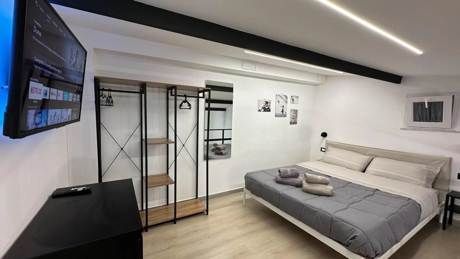 Palermo Hub Apartment 0*,  Italy